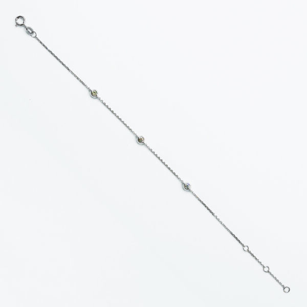 BR0681 Three Diamonds Bracelet in White Gold
